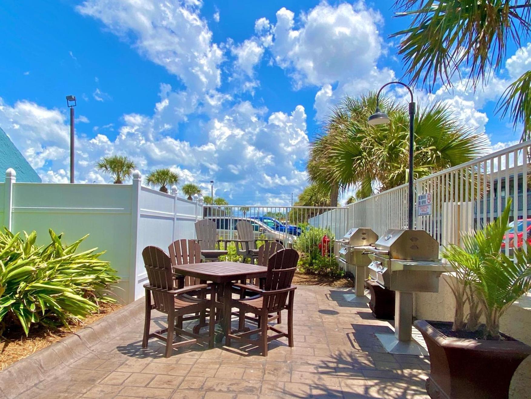 Pelican Walk 601