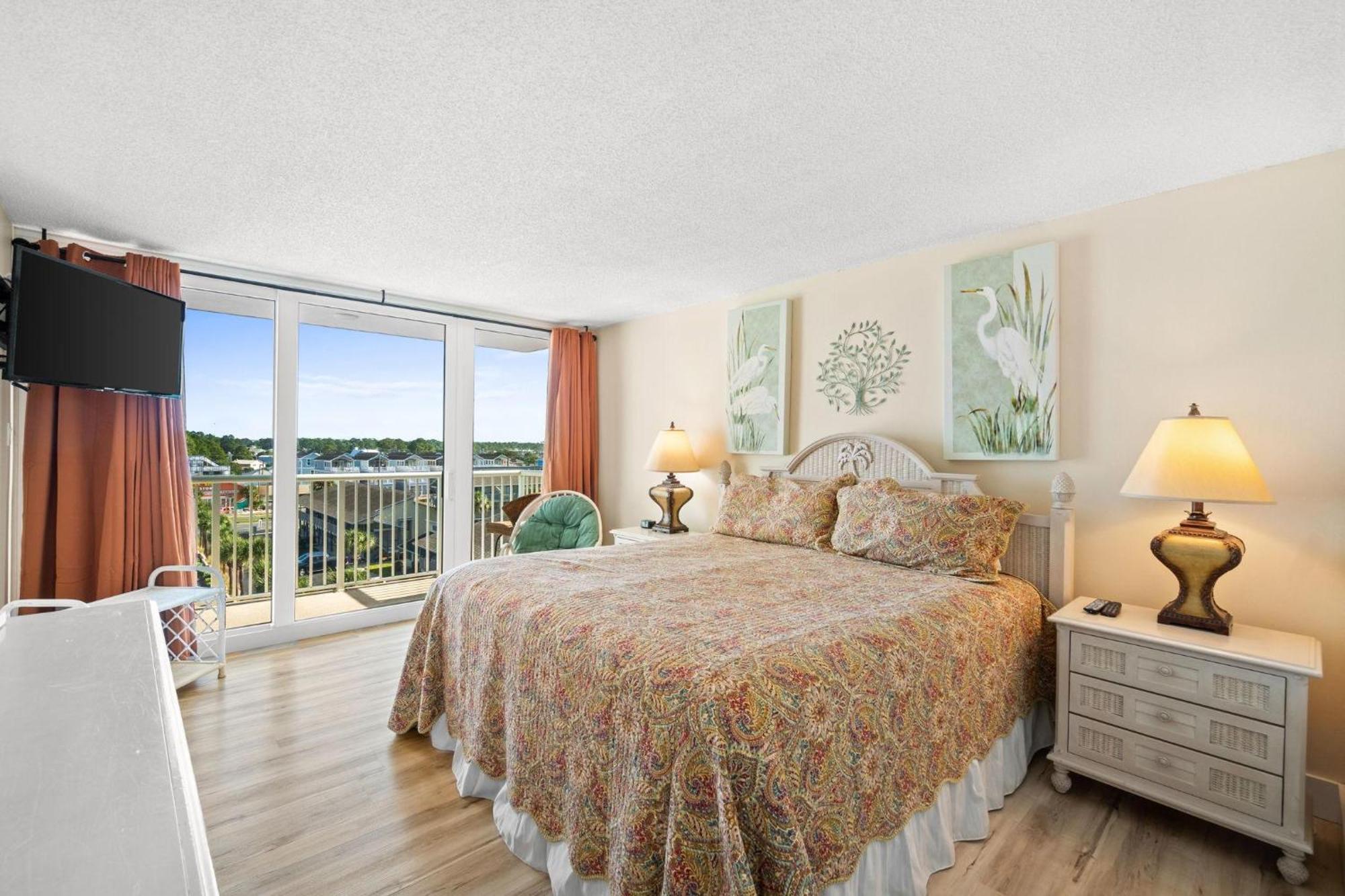 Pelican Walk 601